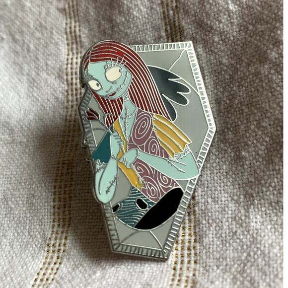 Sally Nightmare Before Christmas Disney Trading Mystery Pin 2008 - Picture 1 of 2